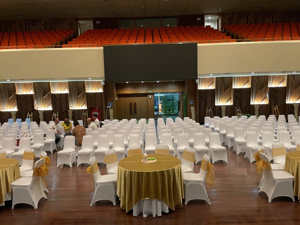 Sewa Meja Bulat Bekasi Timur