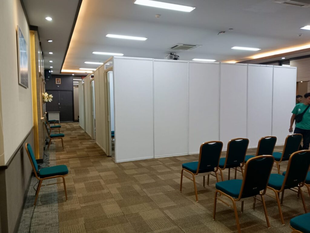 Sewa Partisi Putih Bekasi - GRATIS ONGKIR