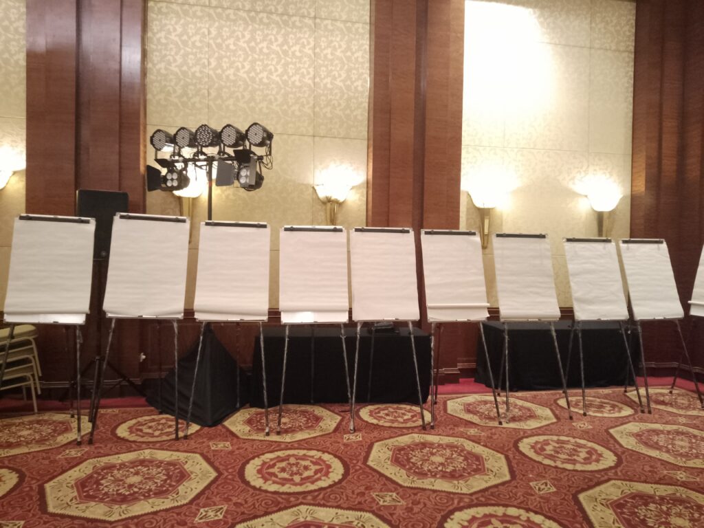 Sewa Papan Standing Flip Chart
