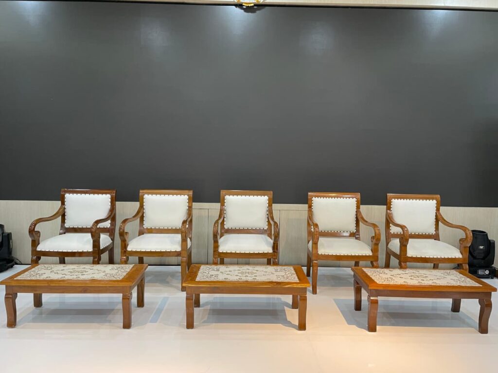 Sewa Kursi Kayu - Jakarta