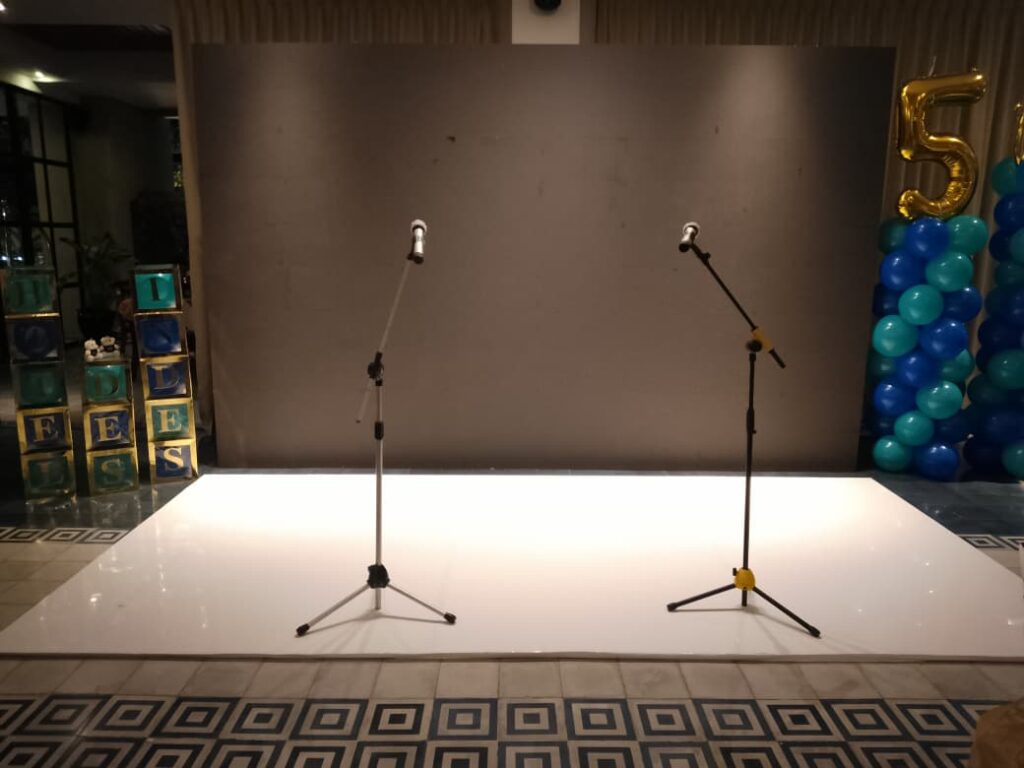Sewa Flooring Melamin Hitam dan Putih