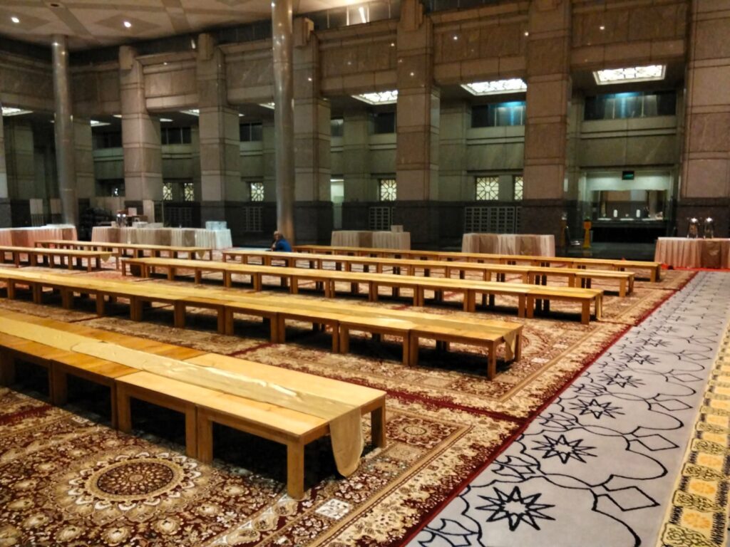 Jasa Sewa Meja Lesehan dan Kursi Lesehan