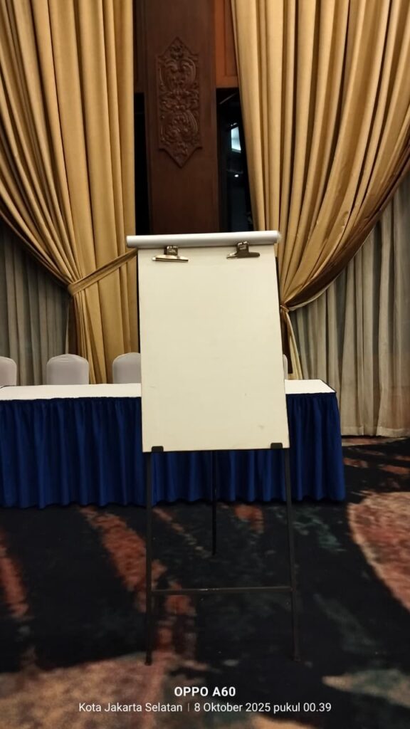 Sewa Papan Standing Flip Chart