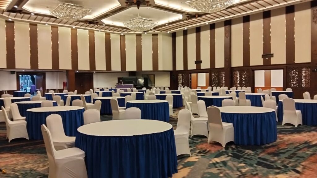 Sewa Meja Bulat dan Kursi Futura