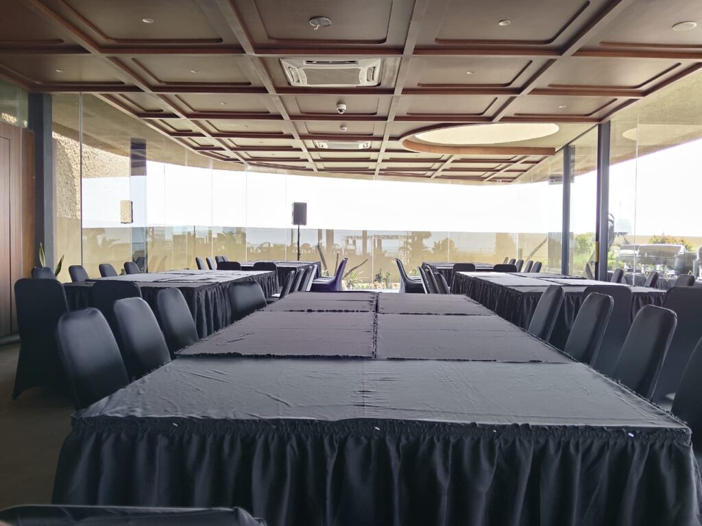 Jasa Rental Meja Kotak Cover