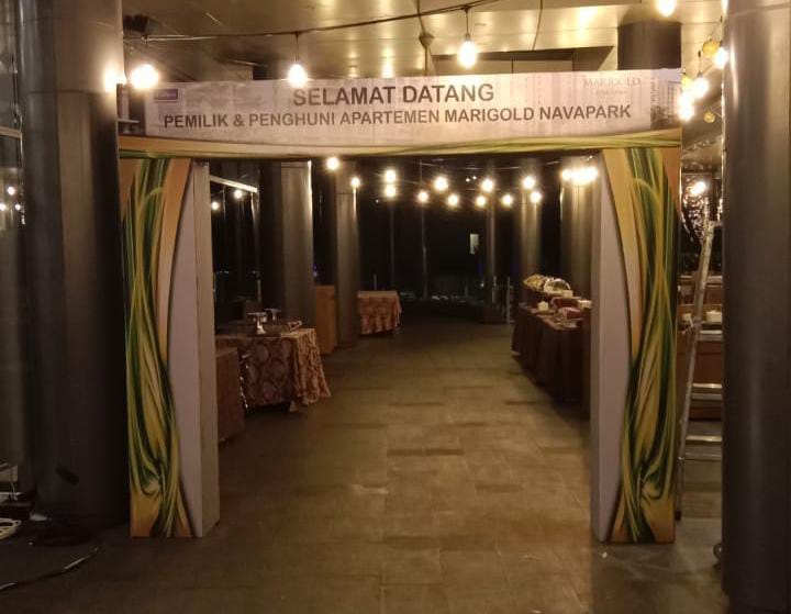 Sewa Backdrop Gate dan Roll Up Banner