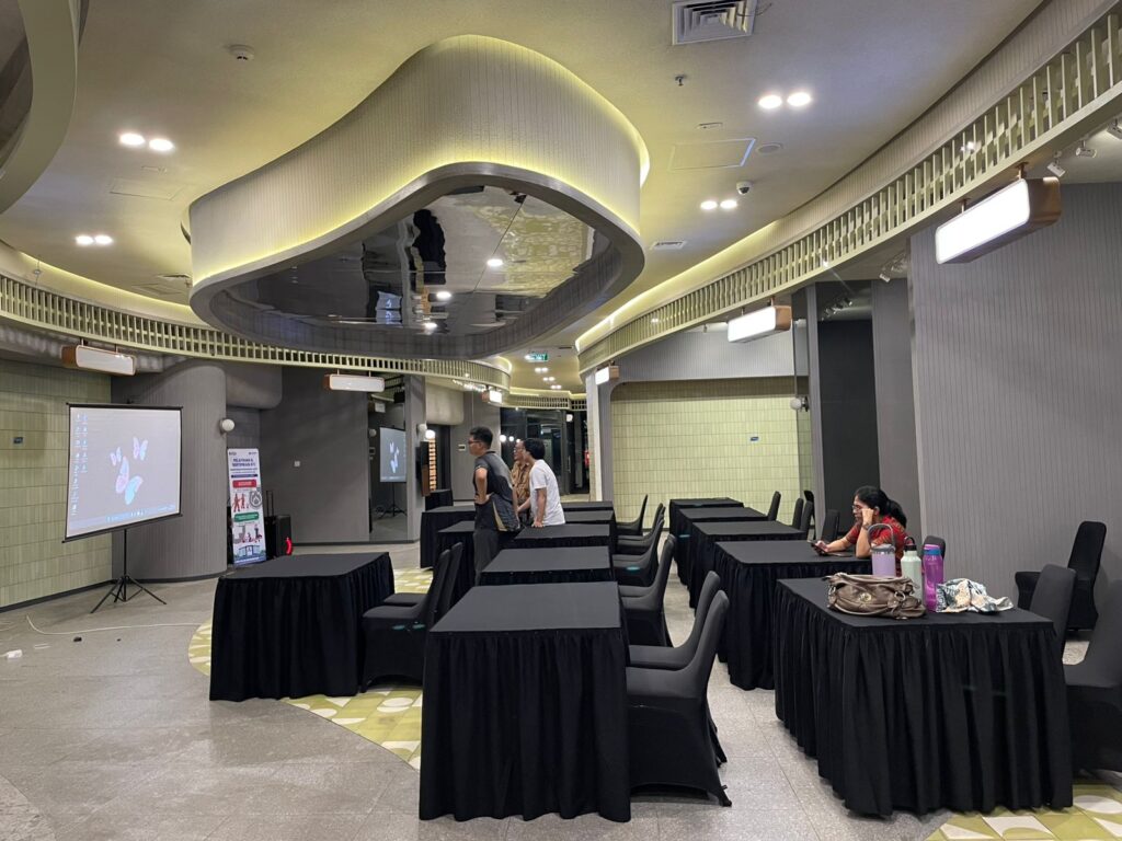 Sewa Meja Kotak di Jakarta 