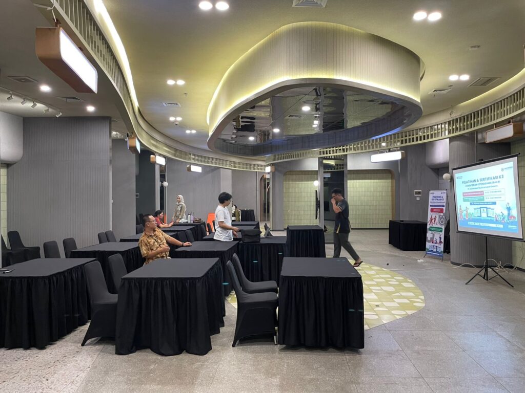 Jasa Sewa Meja Kotak - Jakarta