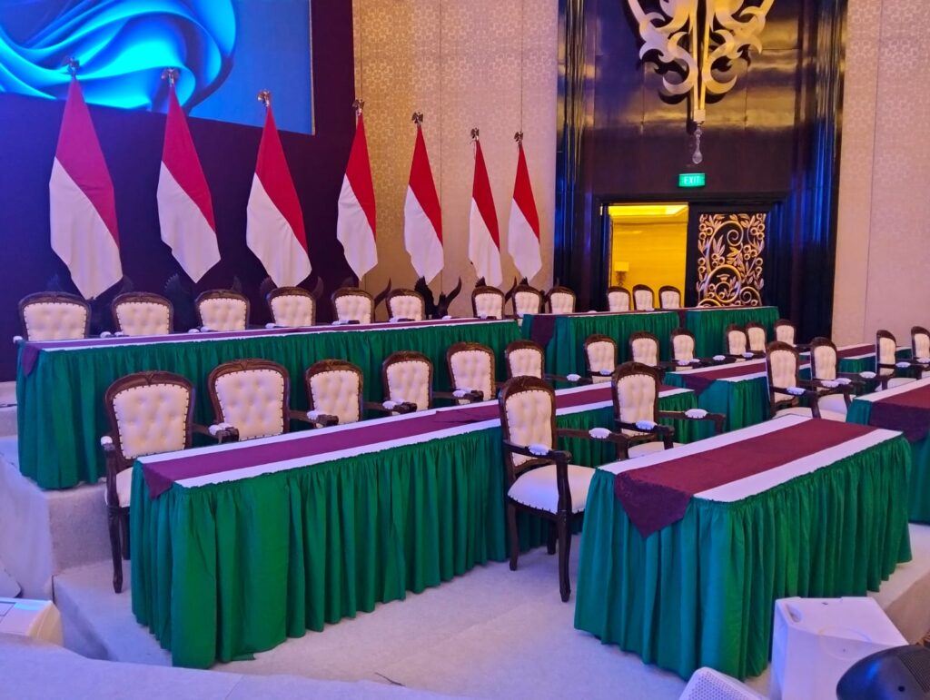 Jasa Sewa Kursi Kayu Jokowi