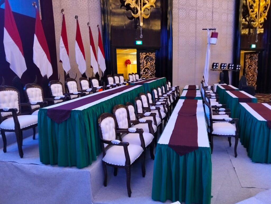Jasa Sewa Kursi Kayu Jokowi