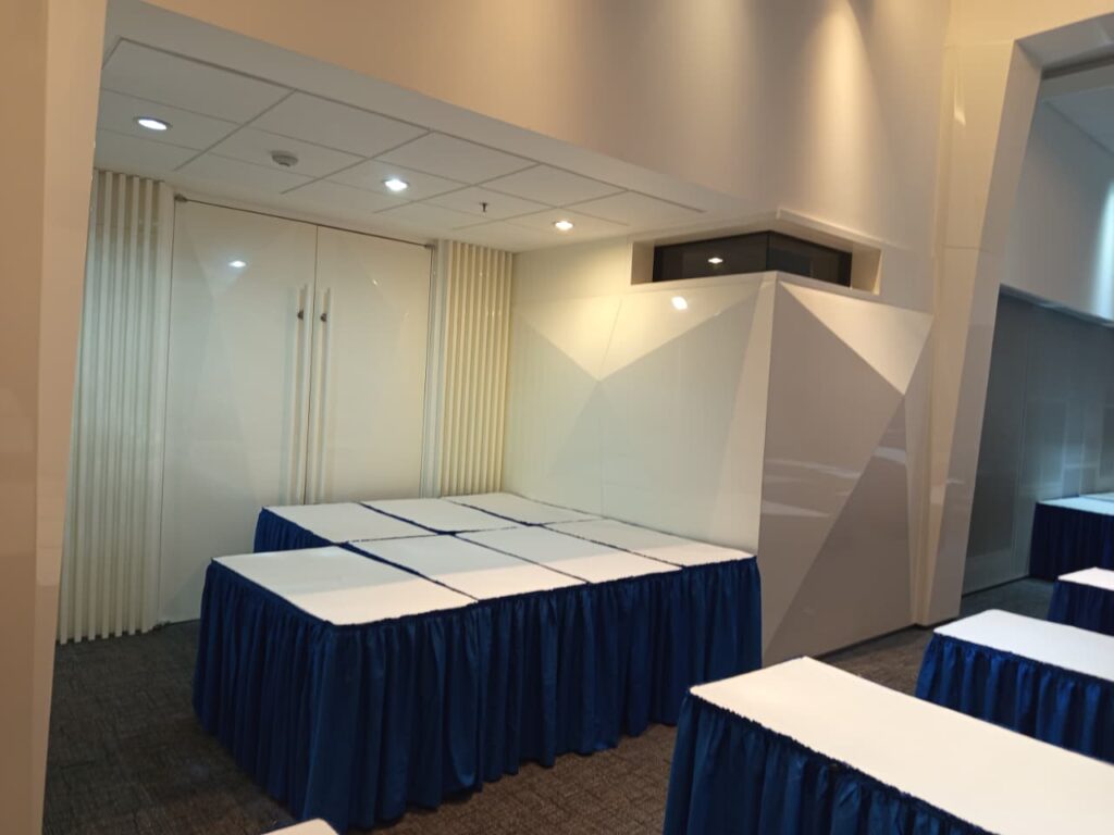 Sewa Meja Kotak di Jakarta 