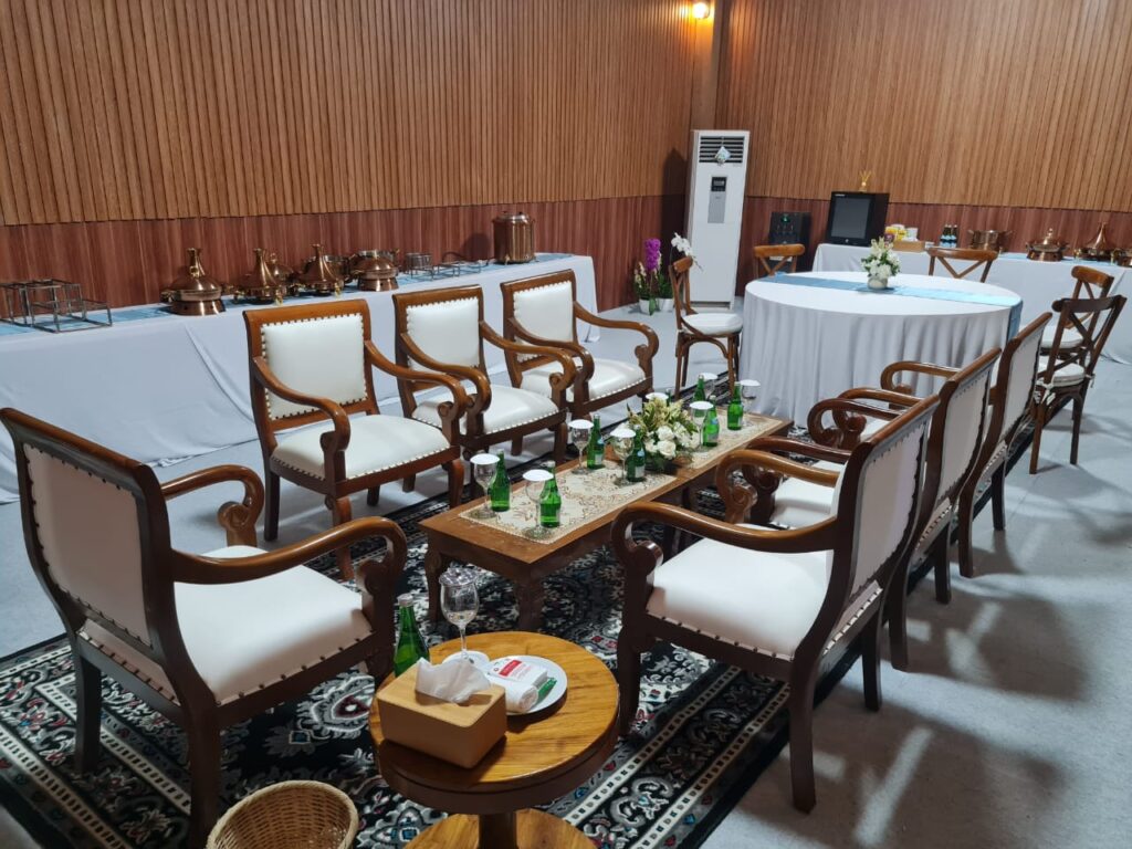 Sewa Kursi Kayu VIP Jakarta