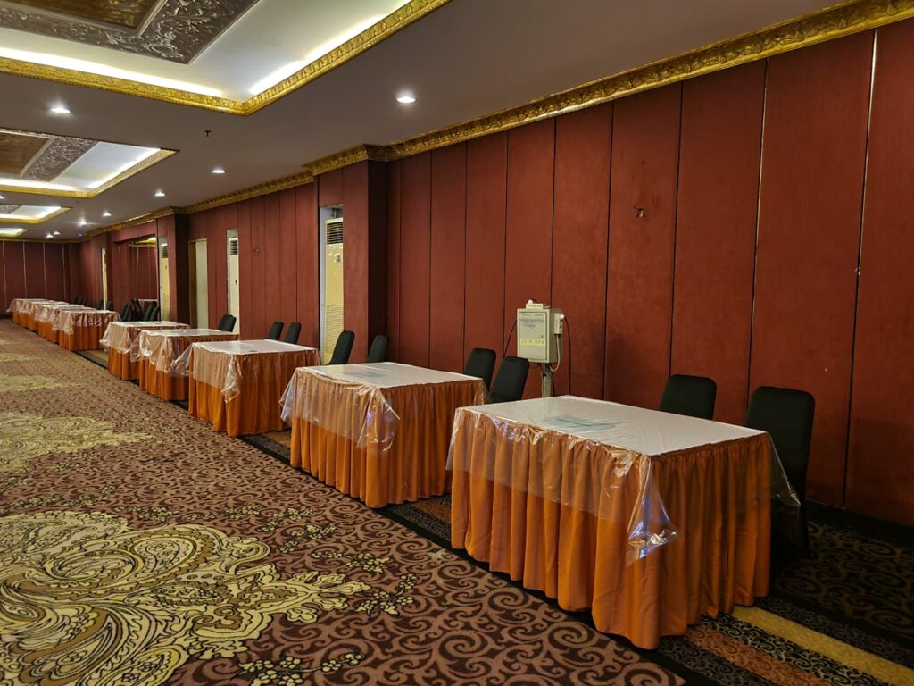 Sewa Meja Kotak Jakarta Selatan