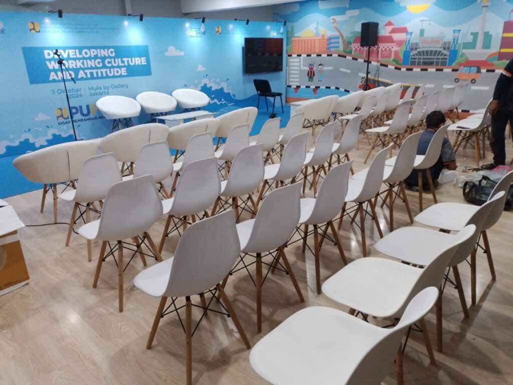 Sewa Kursi Scramble Putih Jakarta 