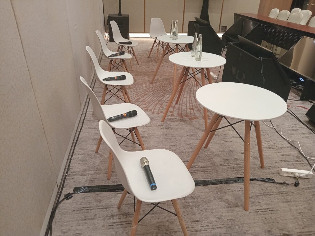 Sewa Kursi Scramble Putih Jakarta 