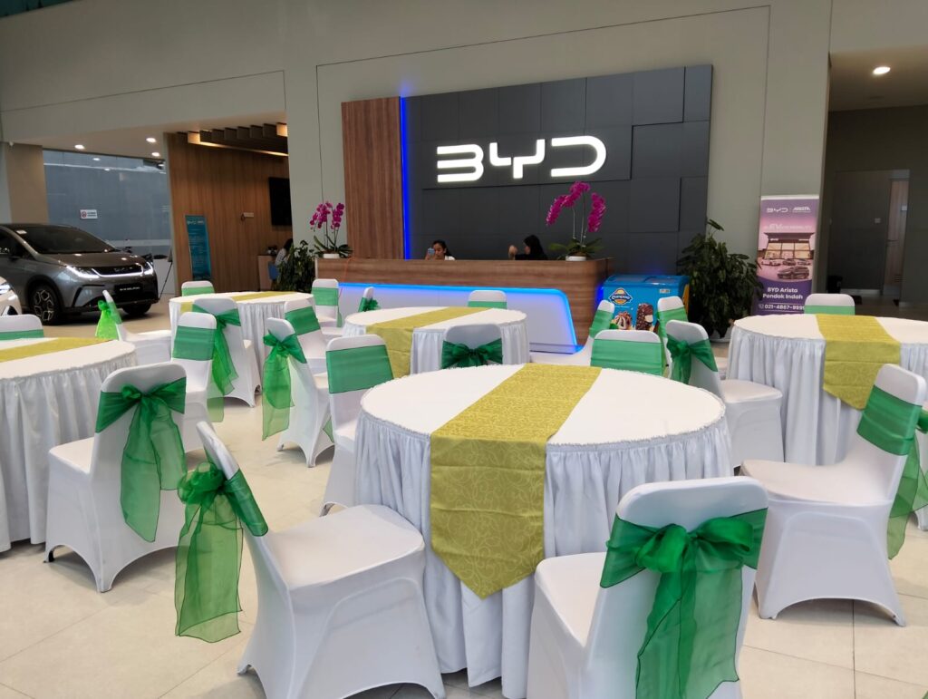 Sewa Meja Bulat Cover Tebar