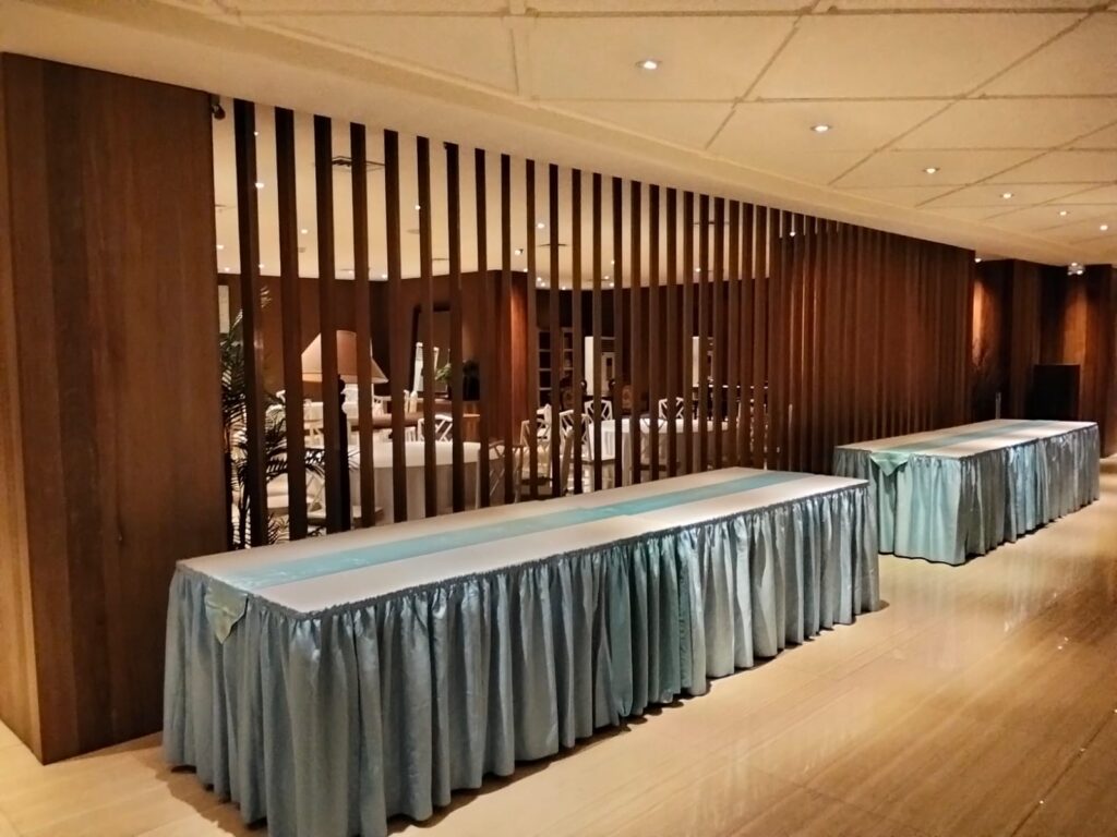 Sewa Meja Kotak Jakarta Selatan