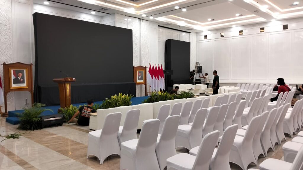 Sewa Kursi Futura Cover Stretch Putih