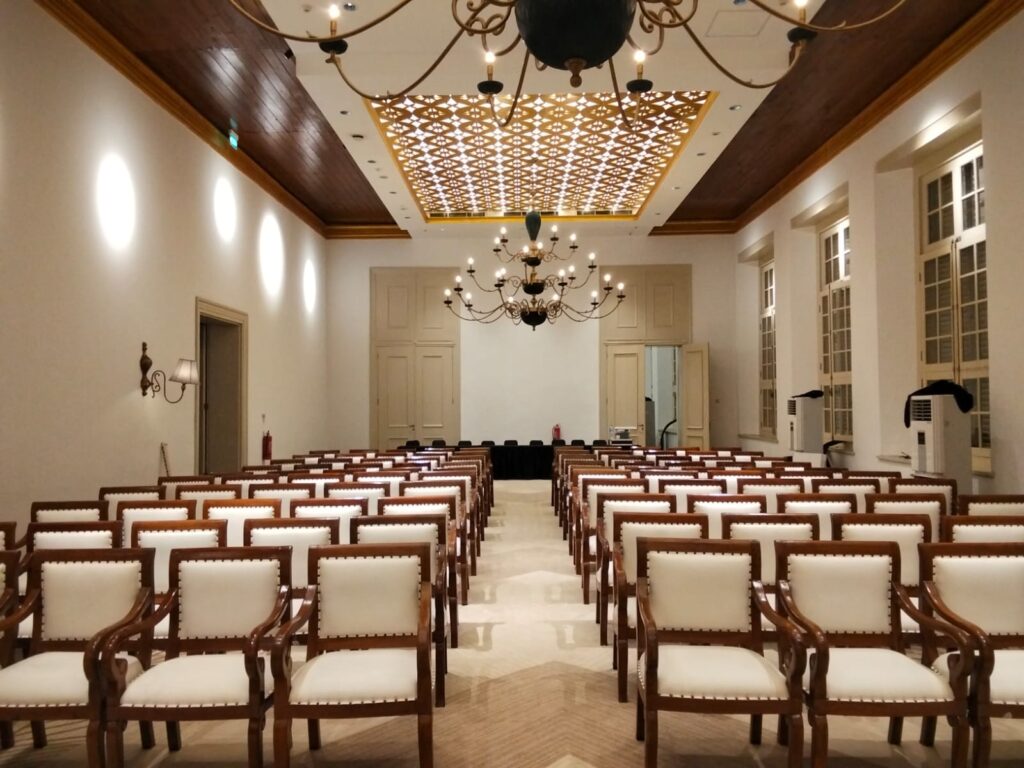 Sewa Kursi Kayu VIP Jakarta