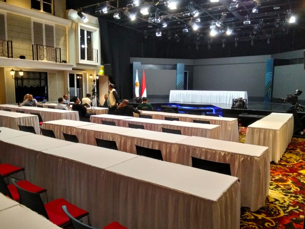 Sewa Meja IBM Bekasi Barat